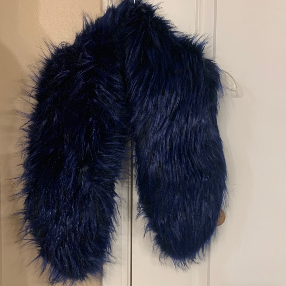 Faux fur blue and black wrap